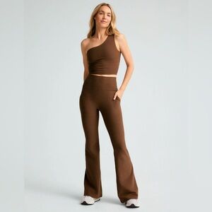 Beyond Yoga | Spacedye All Day Flare High
Waisted Pant + One-Shoulder Top Set